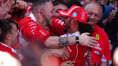 Zum ersten Mal gewinnt Lewis Hamilton im Ferrari. (Foto: David Davies/PA Wire/dpa)