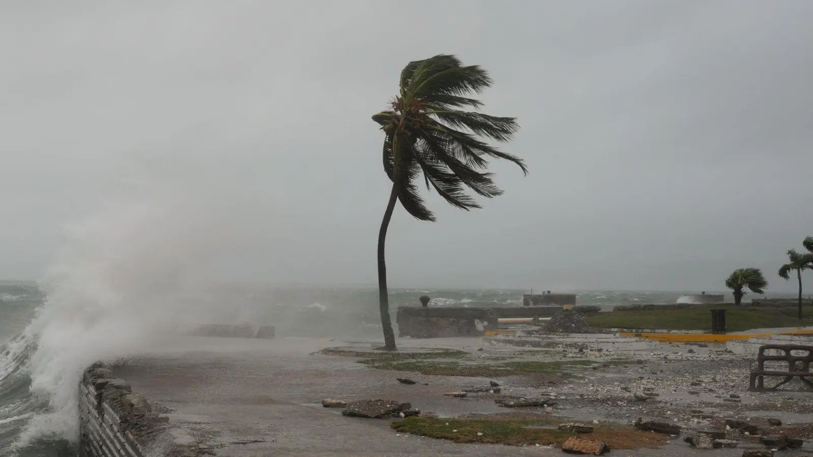 Wie Hurrikans bezeichnet werden, kann aus einer Liste entnommen werden. (Foto: Matias Delacroix/AP/dpa)