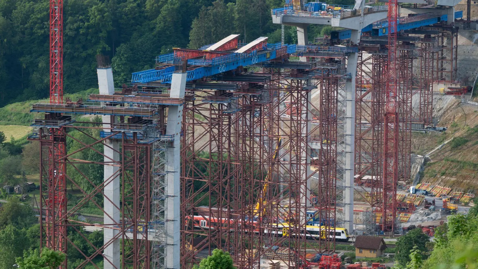 Drei Arbeiter sterben bei Gondelabsturz  (Foto: Marijan Murat/dpa)