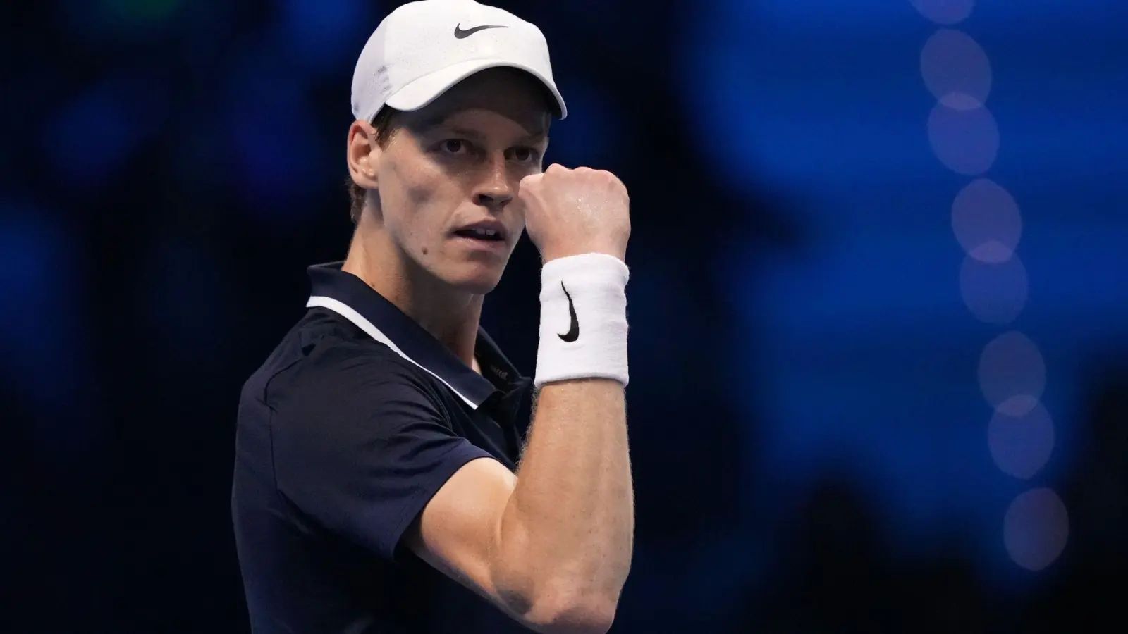 Jannik Sinner kürt sich erstmals zum Sieger bei den ATP-Finals. (Foto: Antonio Calanni/AP/dpa)