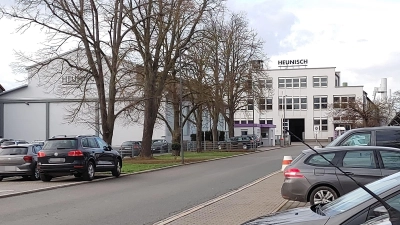 Rund 600 Menschen strömen hier im Dreischichtbetrieb täglich durch die Werkstore. Die Gießerei Heunisch gehört zu den größten Arbeitgebern Bad Windsheims. (Foto: Katrin Merklein)