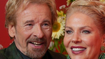 Thomas Gottschalk und Karina Mroß im September in Berlin. (Archivbild) (Foto: Soeren Stache/dpa)