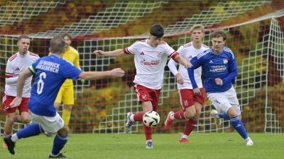 Paul Beil (am Ball, hier im Spiel gegen Burgebrach) fehlt dem TSC Neuendettelsau. (Foto: Martin Rügner)