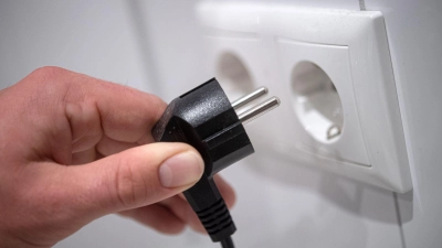 30.000 Haushalte in Unterfranken waren zeitweise ohne Strom. (Symbolbild) (Foto: Sina Schuldt/dpa)