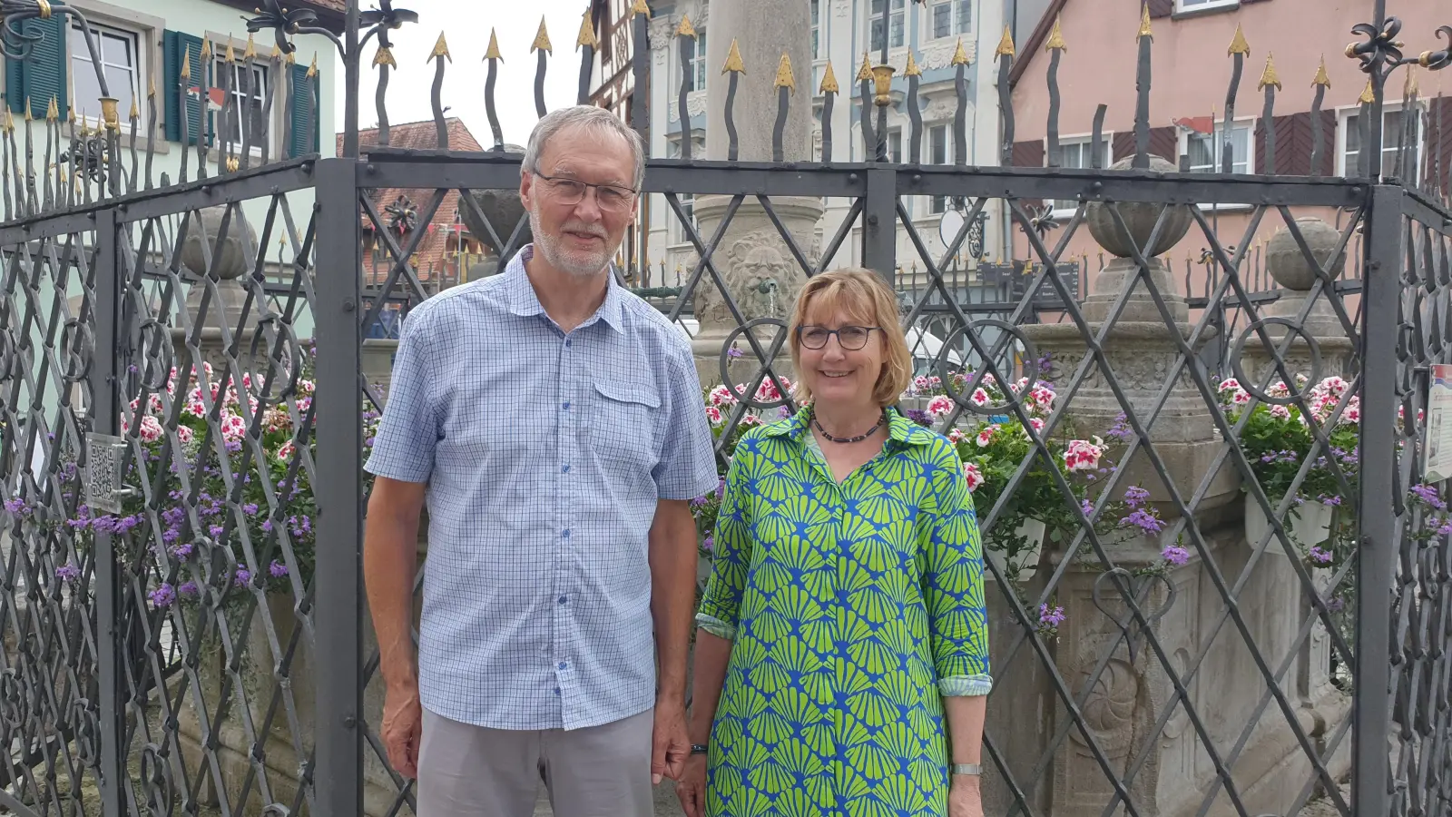 Hans-Gerhard Gross übergibt das Präsidenten-Amt des Rotary Clubs Rothenburg an die Bad Windsheimerin Gisela Heusinger-Herz. (Foto: Anna Franck)