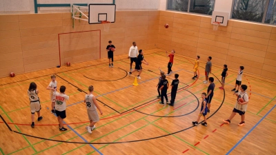 Bei der Sportgemeinschaft Bomhard-Schule Uffenheim hält der Basketball-Boom an, auch die Jugend hat mittlerweile wieder eine eigene Mannschaft. (Foto: Johannes Zimmermann)