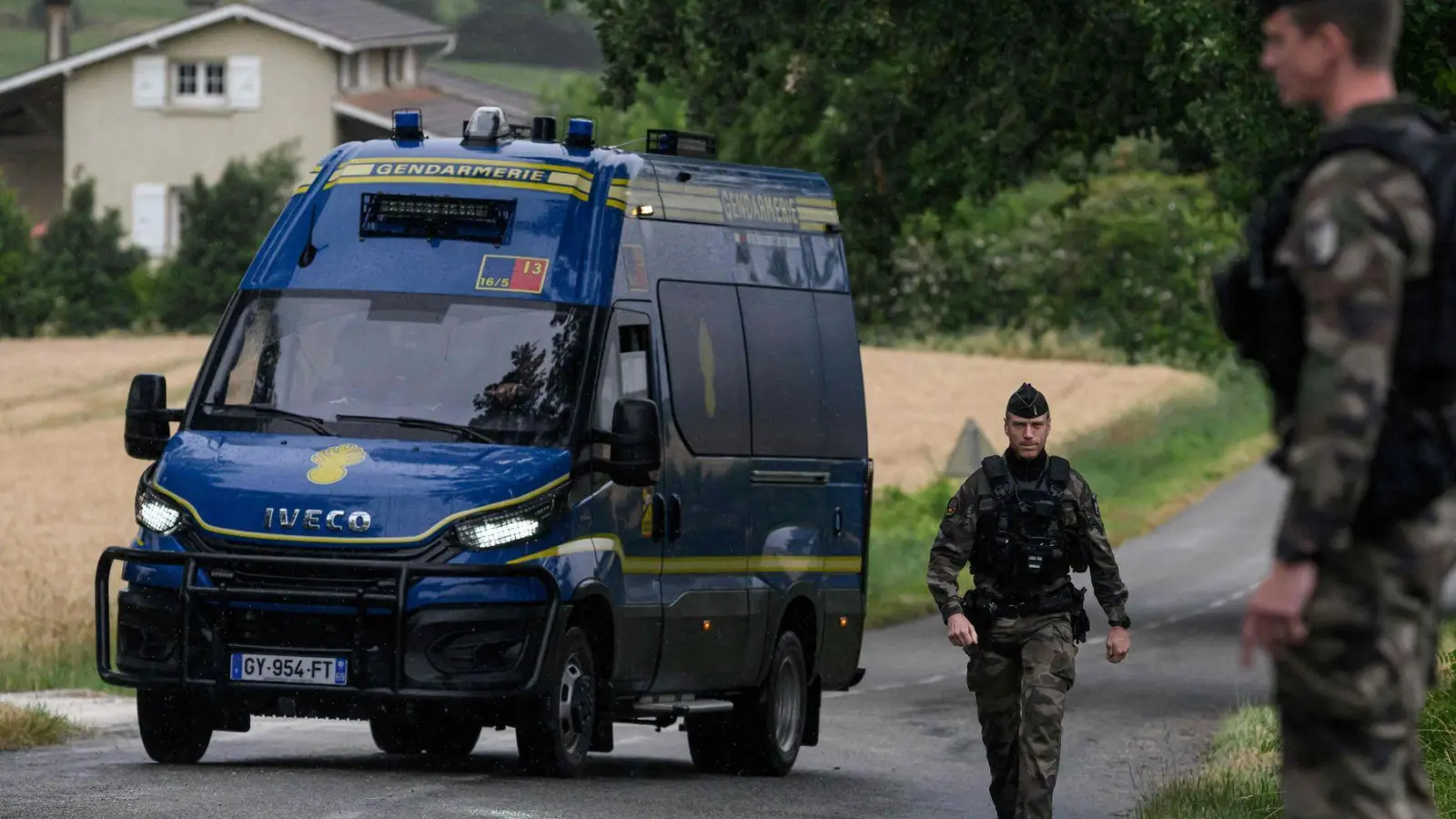 Eine Obduktion muss letzte Gewissheit bringen, ob es sich bei der entdeckten Leiche um die vermisste Elfjährige handelt. (Foto: Ed Jones/AFP/dpa)
