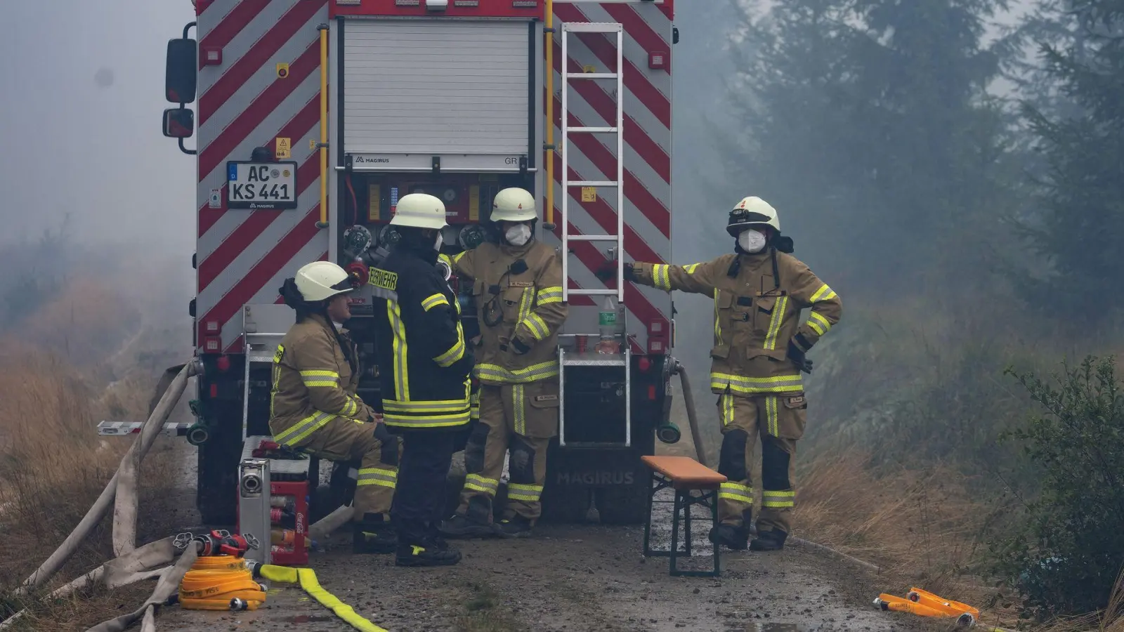 Noch ist der Brand im Hohen Venn nicht unter Kontrolle. (Foto: Alexander Franz/dpa)