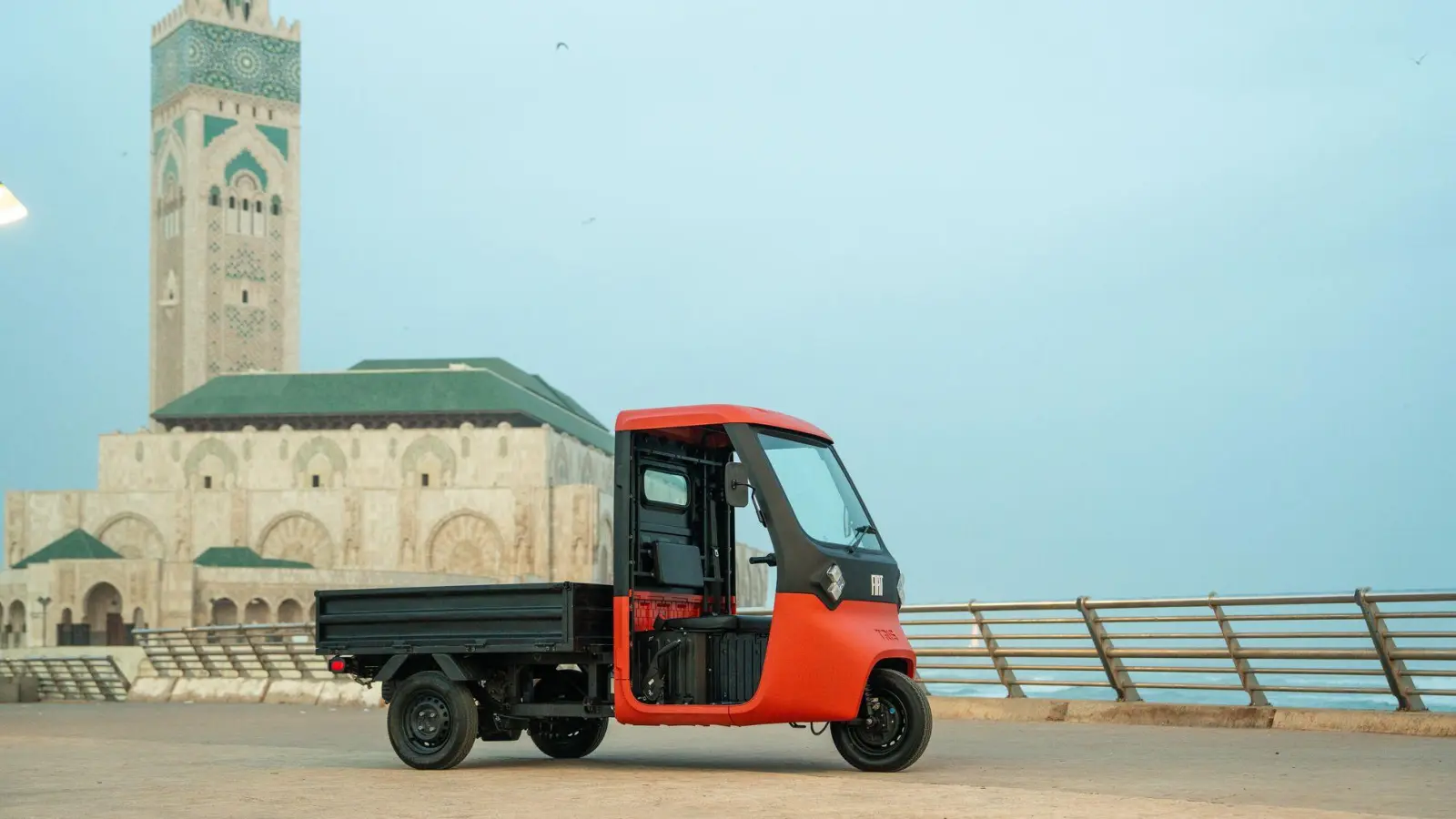 Fiat bringt das Lieferdreirad elektrisch zurück: Der Tris wird bereits in Marokko verkauft und soll im kommenden Jahr nach Europa kommen. (Foto: Manuel Hollenbach/Fiat/dpa-tmn)