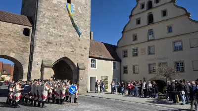 Im vergangenen Jahr hat die Stadt die Sammlung im Museum 3. Dimension übernommen. Nach Renovierungsarbeiten während der Winterpause ist das Haus nun wieder zugänglich. Zum Tag der offenen Türe spielte die Knabenkapelle (Foto: Markus Weinzierl)