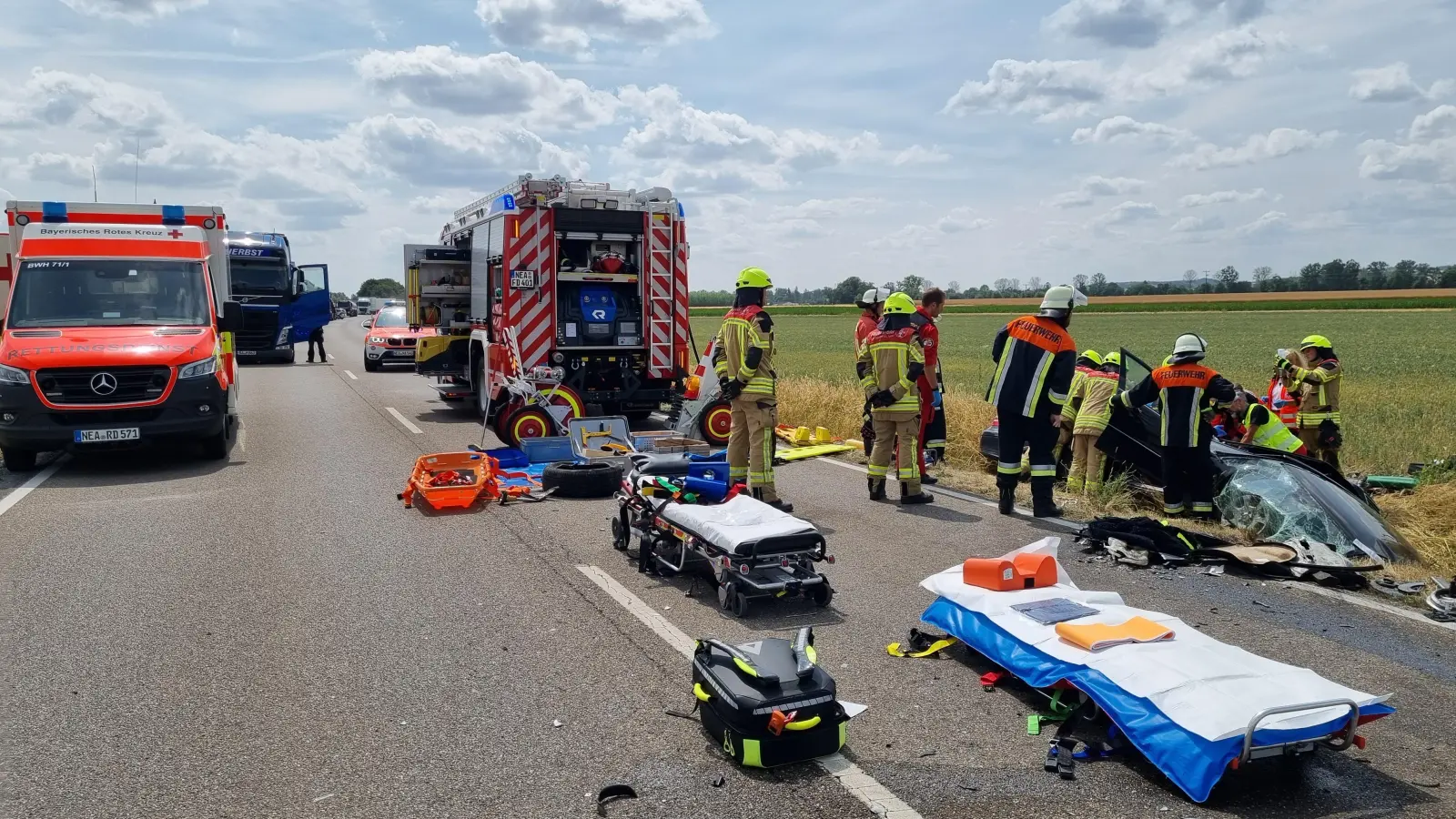 Auf der B470 zwischen Ipsheim und Dottenheim stießen zwei Fahrzeuge ineinander. (Foto: Rainer Weiskirchen)