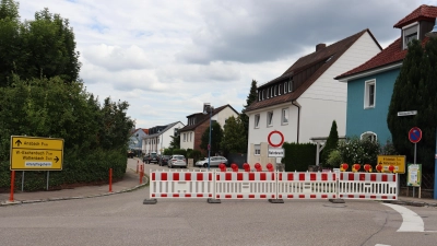 Die Straße ist voraussichtlich bis Dienstag, 12. August, komplett gesperrt, dann kann man sie wahrscheinlich einspurig befahren. Am Freitag, 15. August, wird die Baumaßnahme nach Möglichkeit abgeschlossen. (Foto: Antonia Müller)