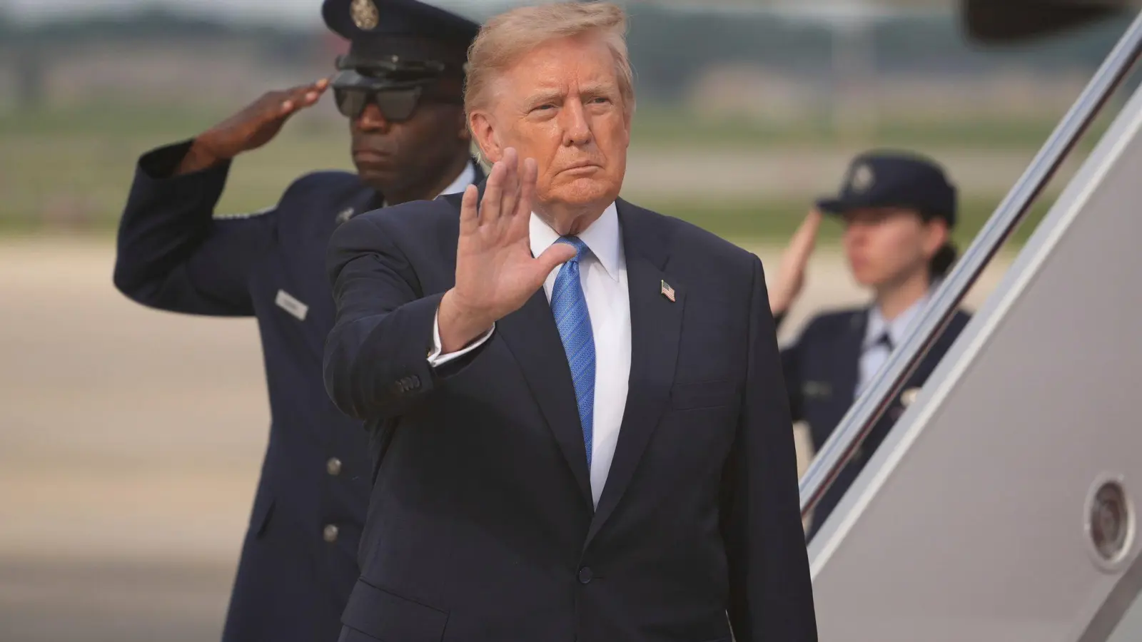 Trump gibt Öl-Deal mit Venezuela bekannt. (Foto: Mark Schiefelbein/AP/dpa)