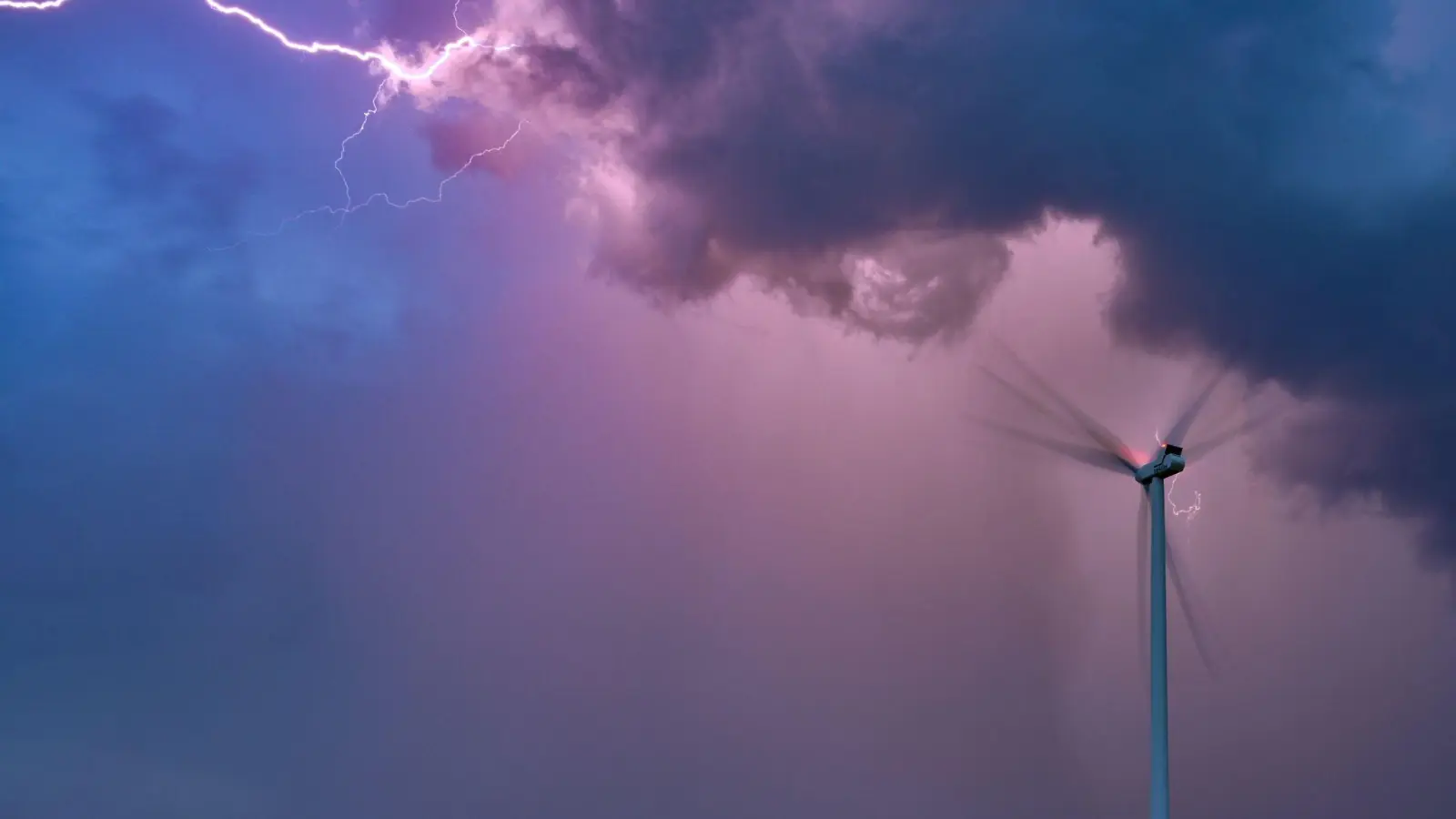 Schwere Gewitter zogen über Süddeutschland. (Symbolbild: Patrick Pleul/dpa)