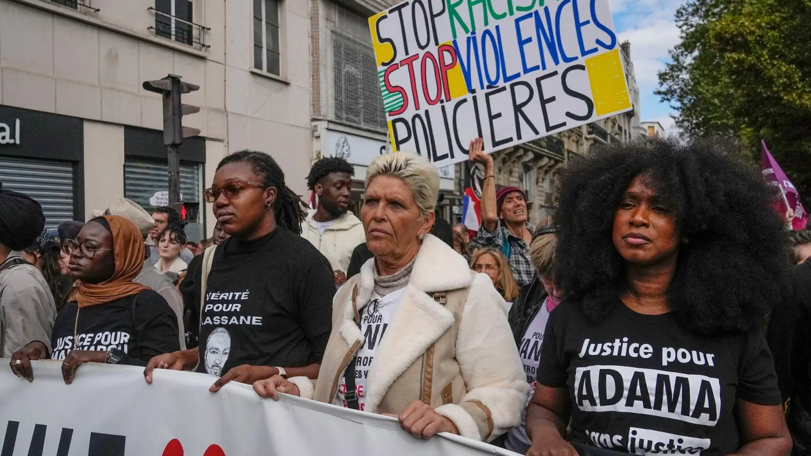 Demonstration gegen Polizeigewalt in Paris. (Foto: Michel Euler/AP/dpa)