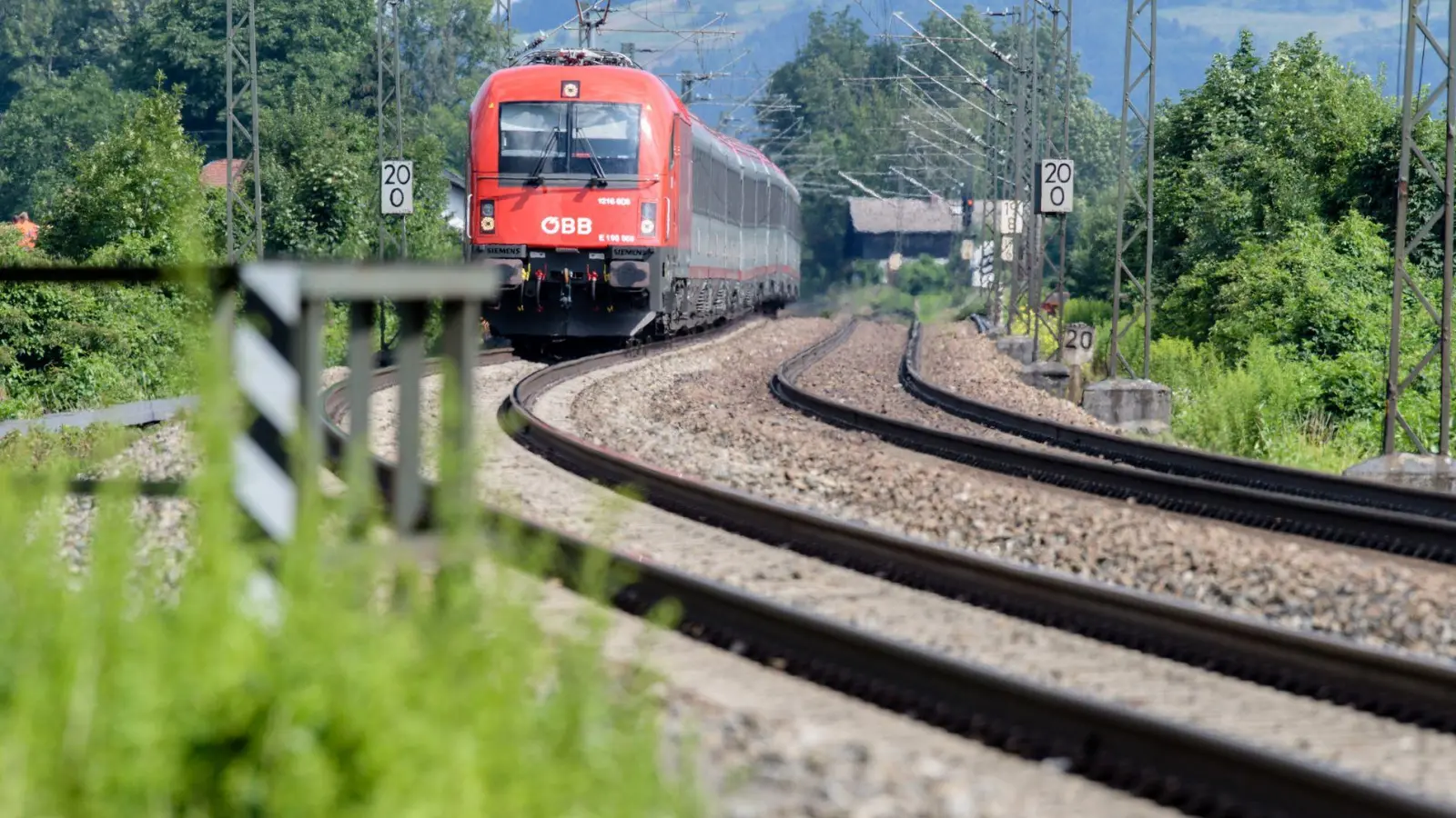 Einzelne Verbindungen im Netz Chiemgau-Inntal fahren vom 7. bis 9. Oktober den Halt München-Ost nicht an. (Symbolbild) (Foto: Matthias Balk/dpa)