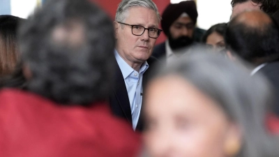 Im Abseits: Der britische Premierminister Starmer steht massiv unter Druck.  (Foto: Stefan Rousseau/PA Wire/dpa)
