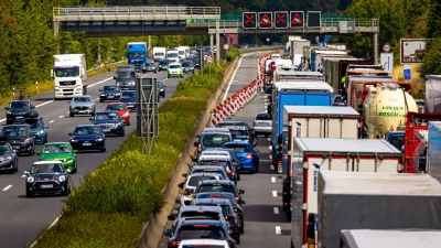 Gefährliches Nadelöhr: Im Bereich von Autobahnbaustellen kracht es oft - besser geht es mit ausreichend Abstand und höchster Konzentration. (Foto: Moritz Frankenberg/dpa/dpa-tmn)