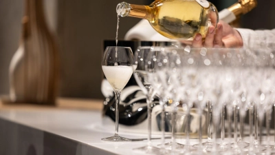 Die Zahl der Superreichen rund um den Globus hat binnen Jahresfrist um 8,8 Prozent zugelegt - ihr Vermögen stieg auf einen Rekordwert. (Symbolbild) (Foto: Hannes P Albert/dpa)