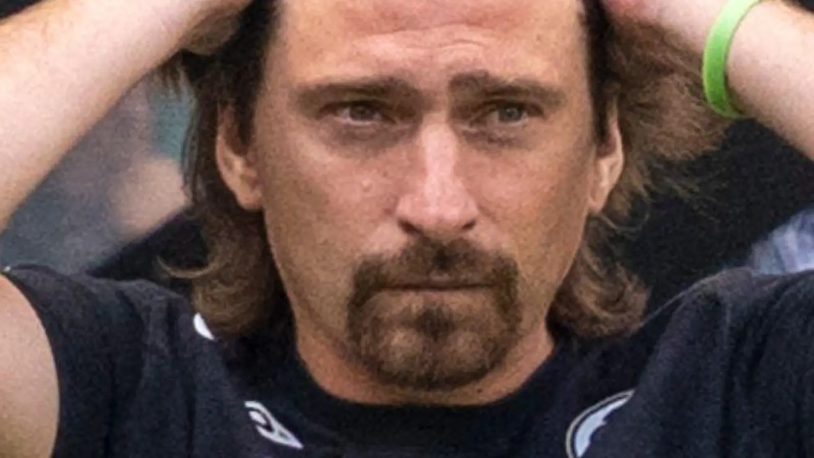 Droht das Duell mit den Bayern zu verpassen: Trainer Vincent Wagner von der SV Elversberg. (Foto: David Inderlied/dpa)