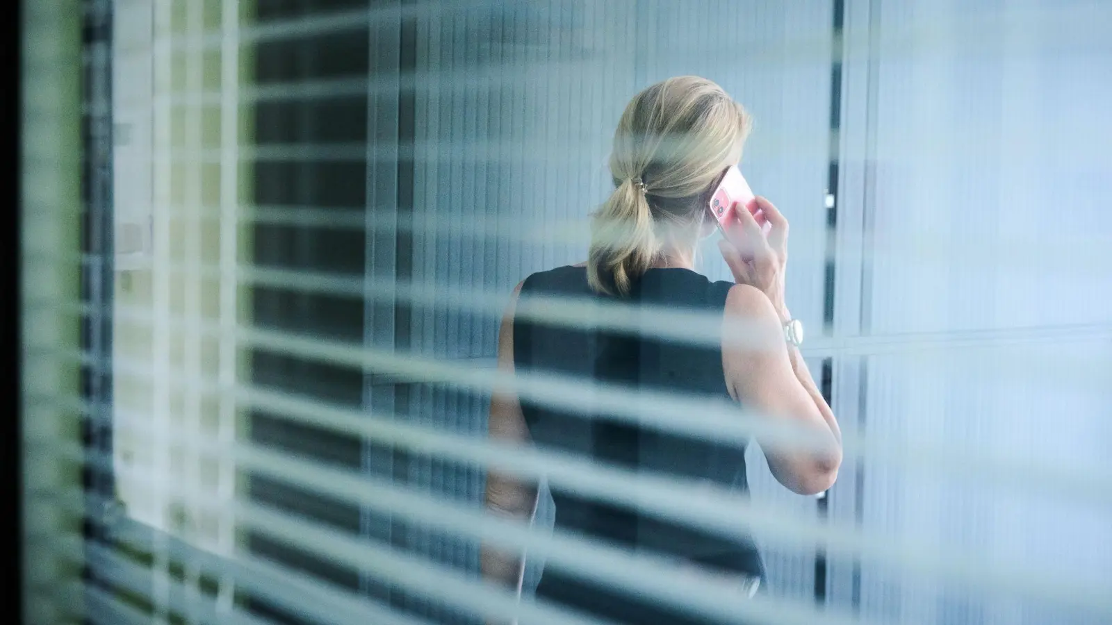 Frauen kommen in der Top-Etage großer deutscher Familienunternehmen einer Studie zufolge weiterhin kaum voran. (Foto: Annette Riedl/dpa)