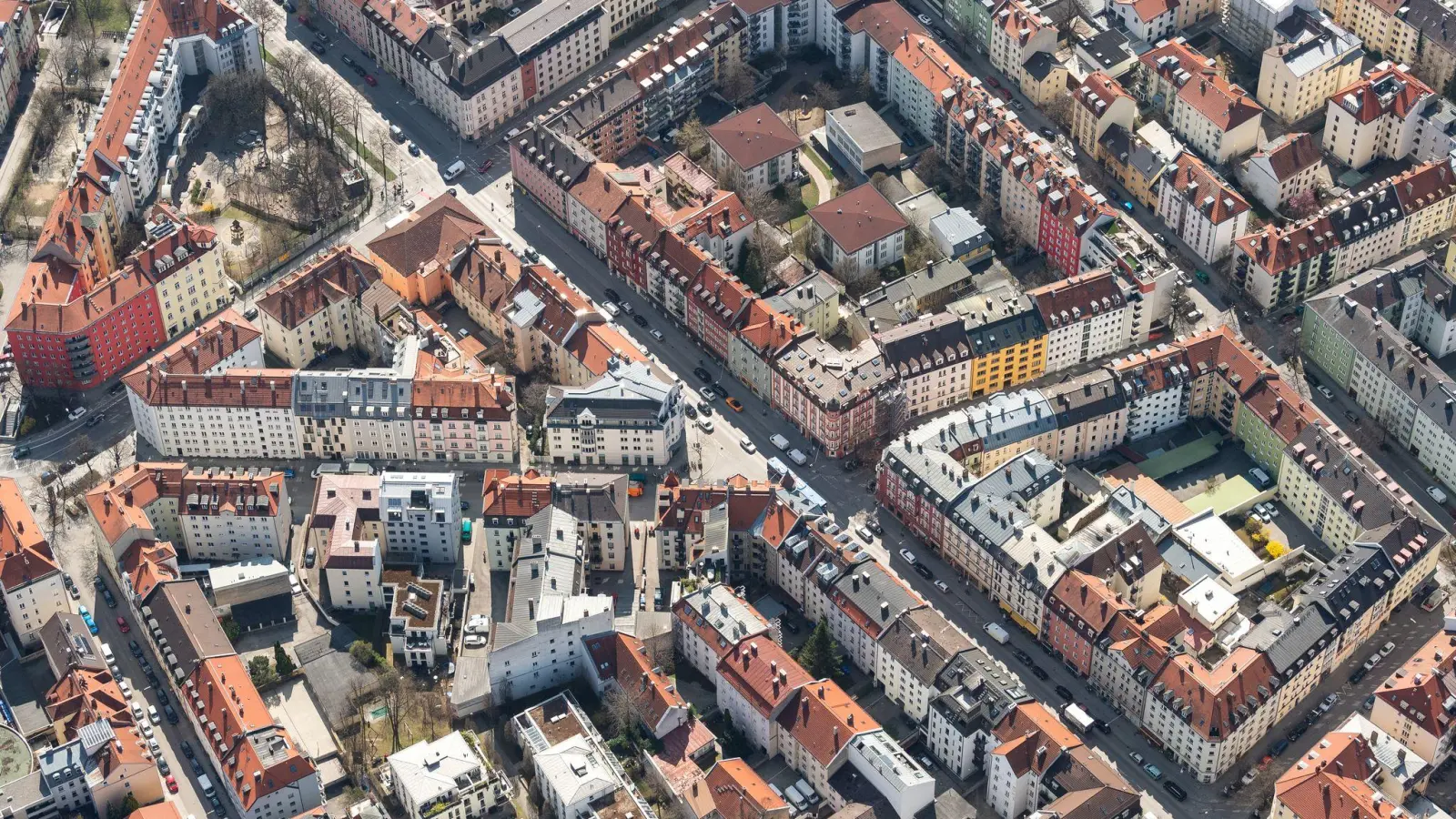 Die Immobilienpreise ziehen wieder stark an wie hier in München (Archivbild) (Foto: Sina Schuldt/dpa)
