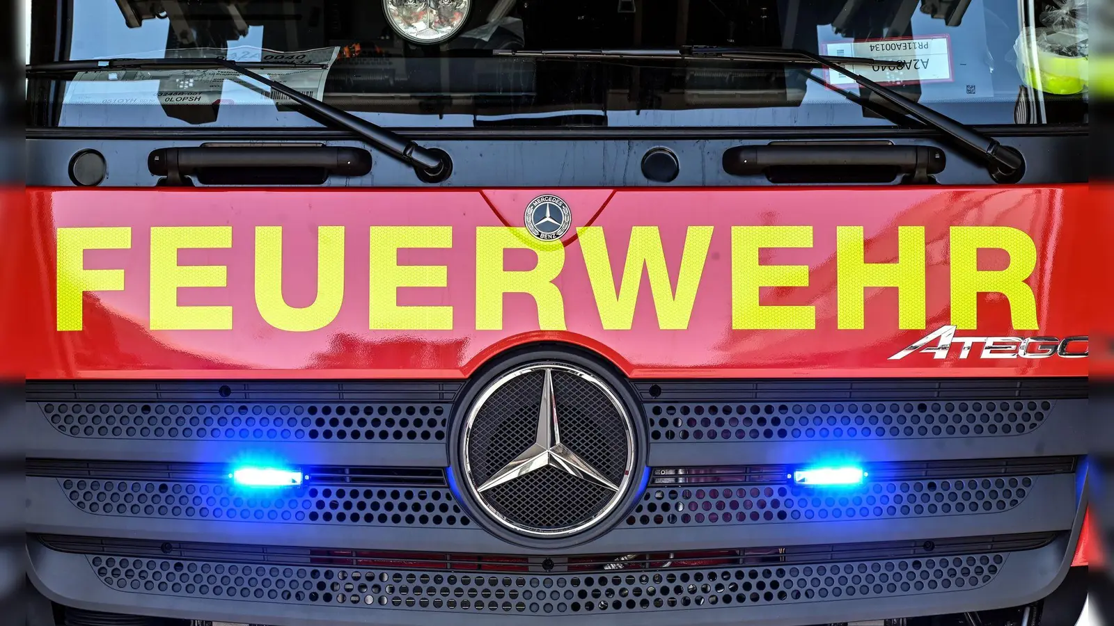 Weil Gas aus einem Auto ausgetreten ist, hat es einen großen Einsatz von Feuerwehr und Rettungsdienst in Würzburg gegeben. (Symbolbild) (Foto: Uli Deck/dpa)