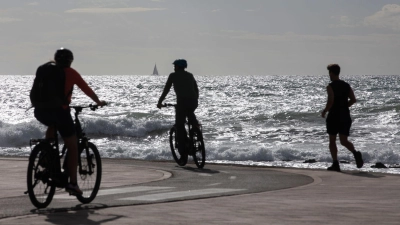 Strandsport auf Mallorca (Foto: Clara Margais/dpa)