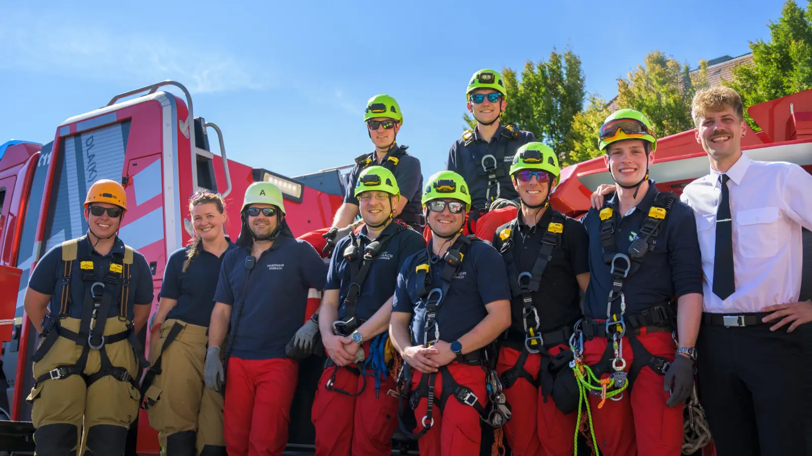 Ein Teil der Einsatzkräfte der Feuerwehr Ansbach. (Foto: René Chlopotowski)