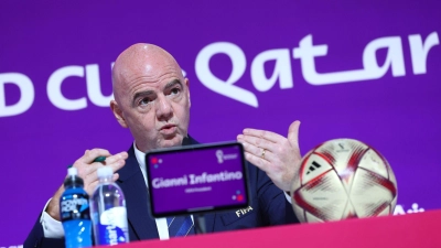 FIFA-Präsident Gianni Infantino bei der Pressekonferenz in Doha. (Foto: Tom Weller/dpa)