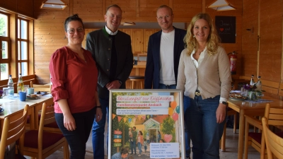 Stellten die Idee des neuen Angebotes vor (von links): Stützpunktleiterin Kathrin Blank, Oberbürgermeister Thomas Deffner, Timotheus Hübner, Leiter des Blauen Kreuzes, und Kerstin Schellenberger, Koordinatorin für Familienbildung bei der Stadt Ansbach. (Foto: Florian Schwab)