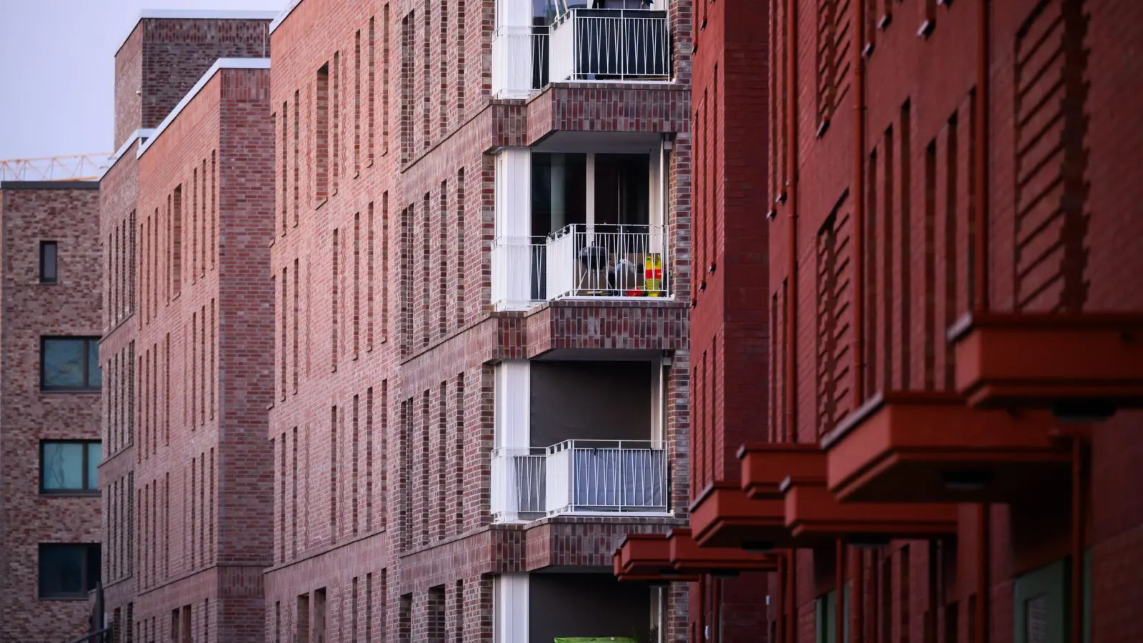 Neubauwohnungen sind bislang ein knappes Gut.  (Foto: Julian Stratenschulte/dpa)