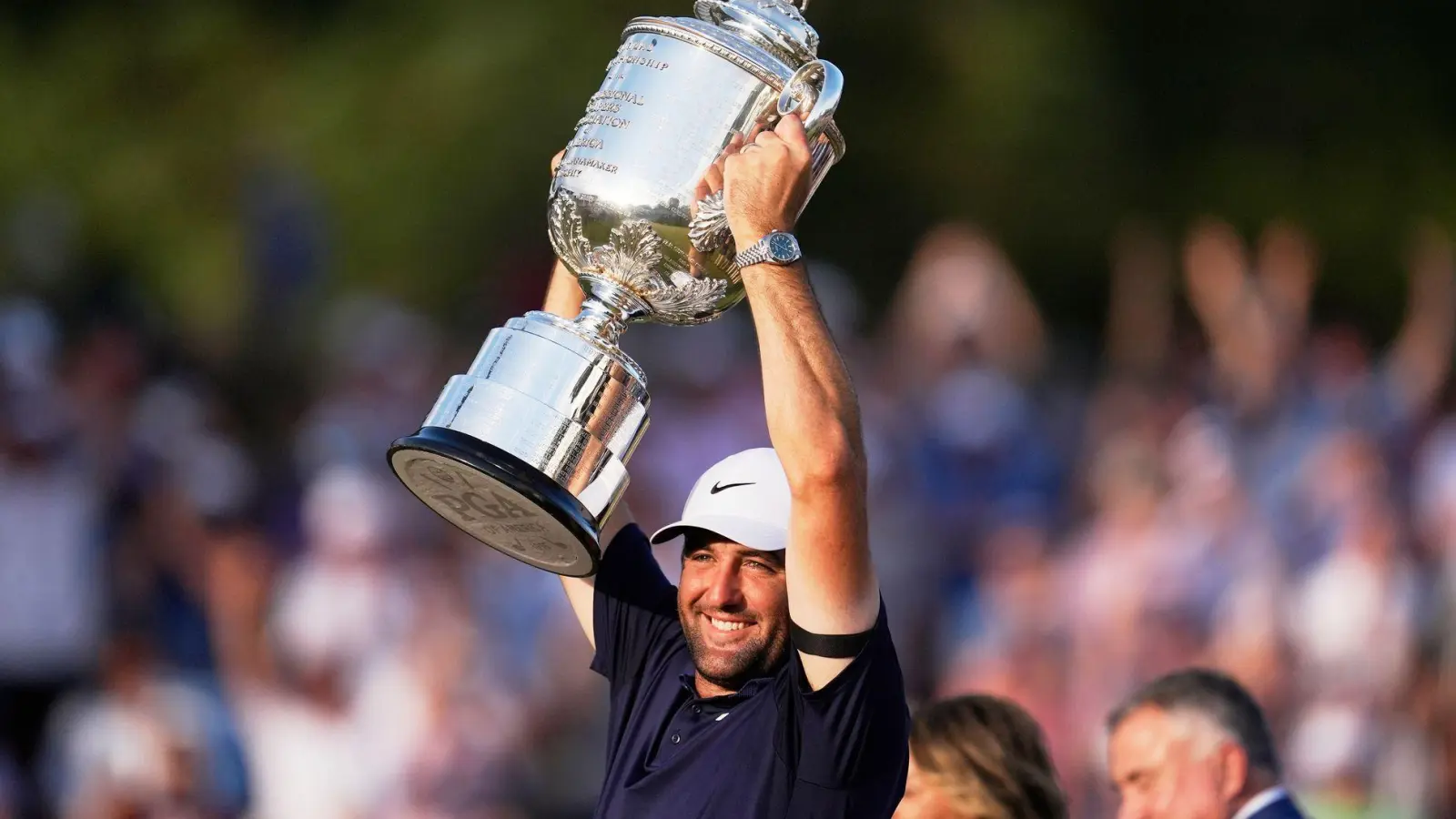Scottie Scheffler holte sich bei der PGA Championship den dritten Major-Sieg seiner Karriere. (Foto: George Walker IV/AP/dpa)