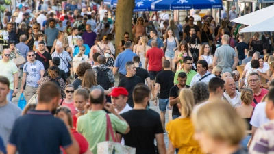 In deutschen Innenstädten waren im ersten Halbjahr mehr Besucher unterwegs als ein Jahr zuvor. Die Kaufinger Straße verzeichnete ein Plus von 7 Prozent. (Foto: Peter Kneffel/dpa)