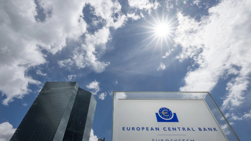 Die steigende Inflation in der Eurozone setzt die EZB unter Druck. (Foto: Boris Roessler/dpa)