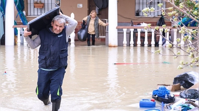 Einige Menschen fühlen sich an die schweren Überschwemmungen vom Oktober 2024 erinnert. (Foto: Madero Cubero/EUROPA PRESS/dpa)