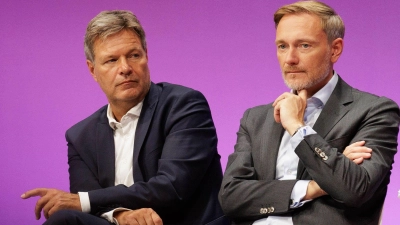 Streiten über die Wirtschaftspolitik: Minister Habeck und Lindner (Foto: Carsten Koall/dpa)