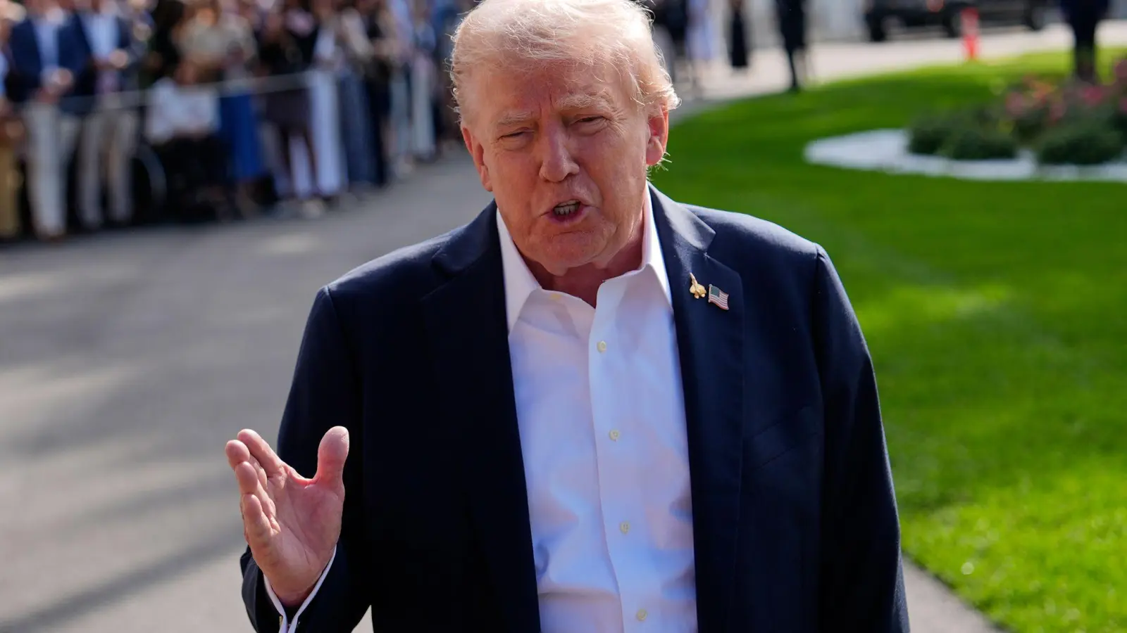 Trump und die Demokraten beschuldigen sich gegenseitig, für einen möglichen baldigen „Shutdown“ verantwortlich zu sein.  (Foto: Julia Demaree Nikhinson/AP/dpa)
