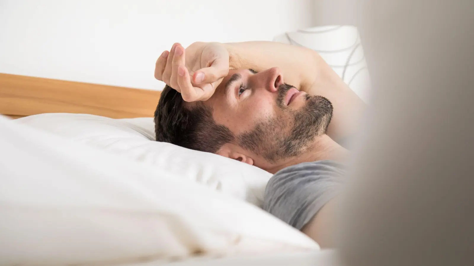 Schlafsprays versprechen schnelleres Einschlafen. Doch nicht immer sind sie so wirksam, wie erhofft. (Foto: Christin Klose/dpa-tmn)