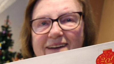 Die Briefe der Kinder kommen aus aller Welt.  (Foto: Karl-Josef Hildenbrand/dpa)