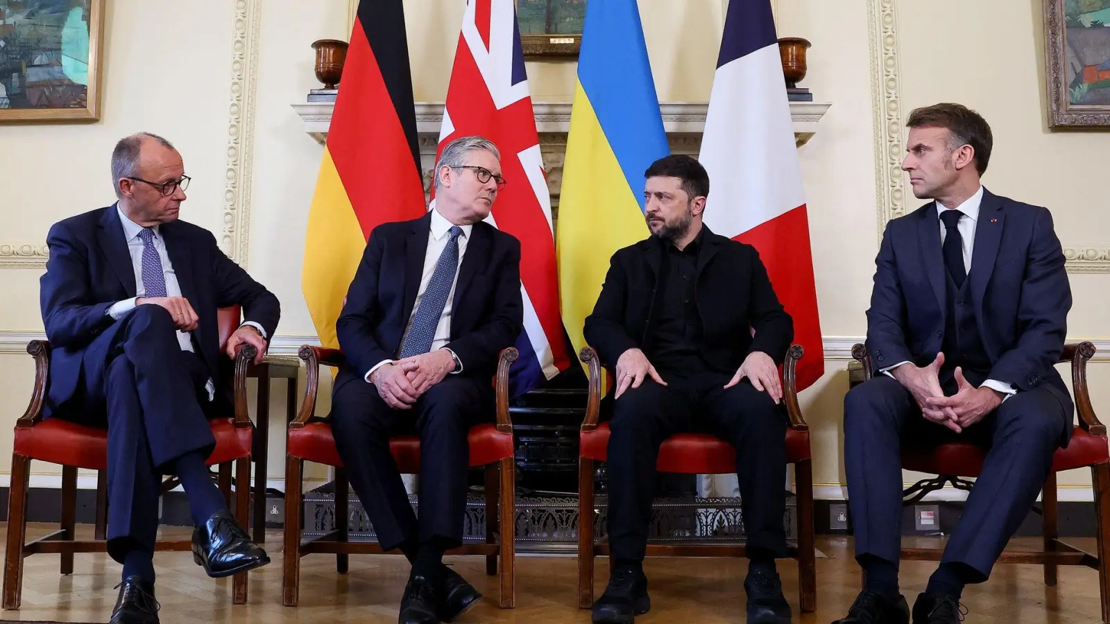 Merz, wie auch Großbritanniens Premier Keir Starmer und Frankreichs Präsident Emmanuel Macron bekräftigte die Unterstützung Deutschlands für Kiew. (Foto: Toby Melville/Pool Reuters/AP/dpa)