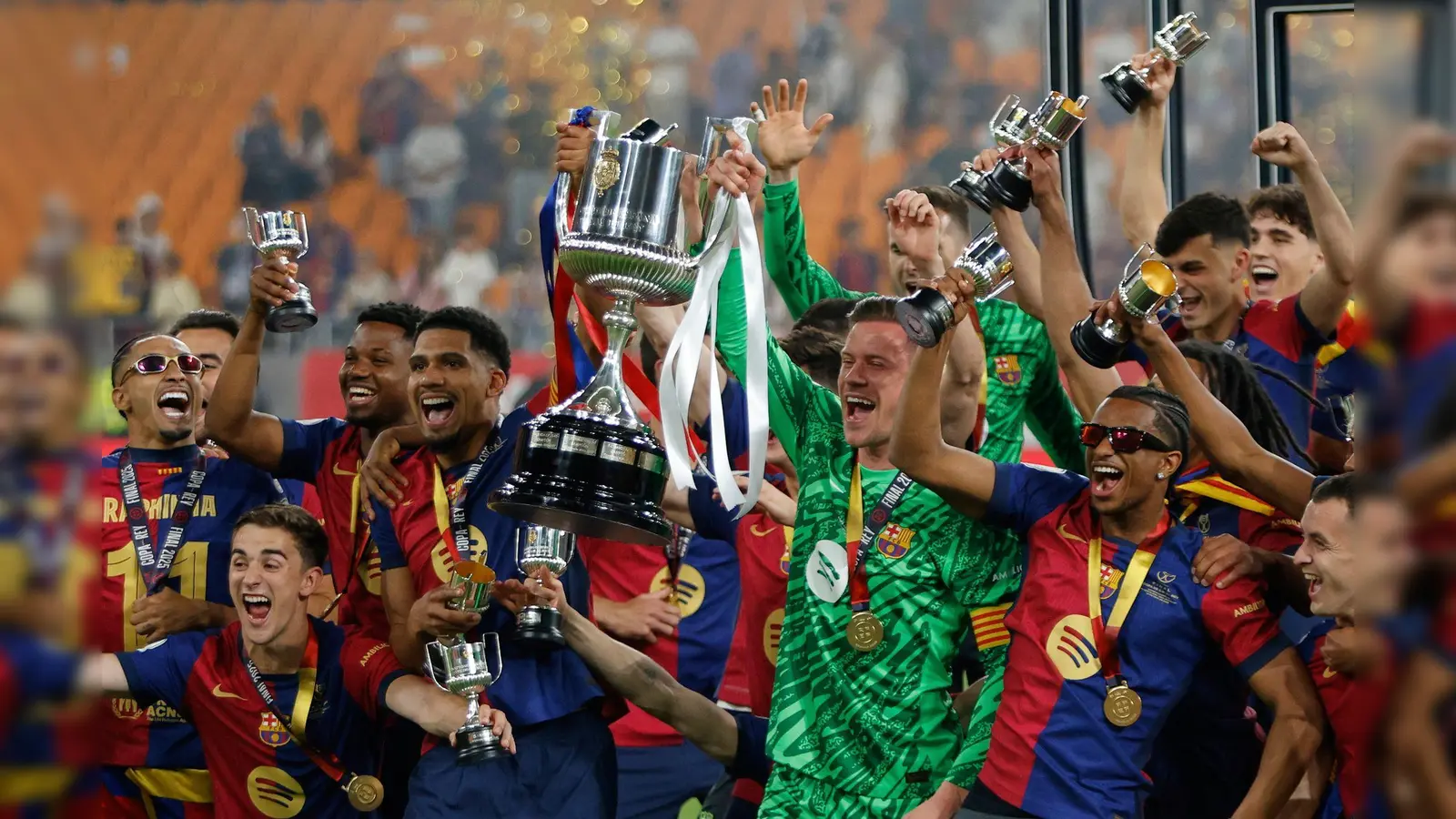 Der deutsche Nationaltorwart Marc-André ter Stegen steht nach langer Verletzung am Samstag erstmals wieder beim FC Barcelona im Tor. (Foto: Joan Monfort/AP/dpa)