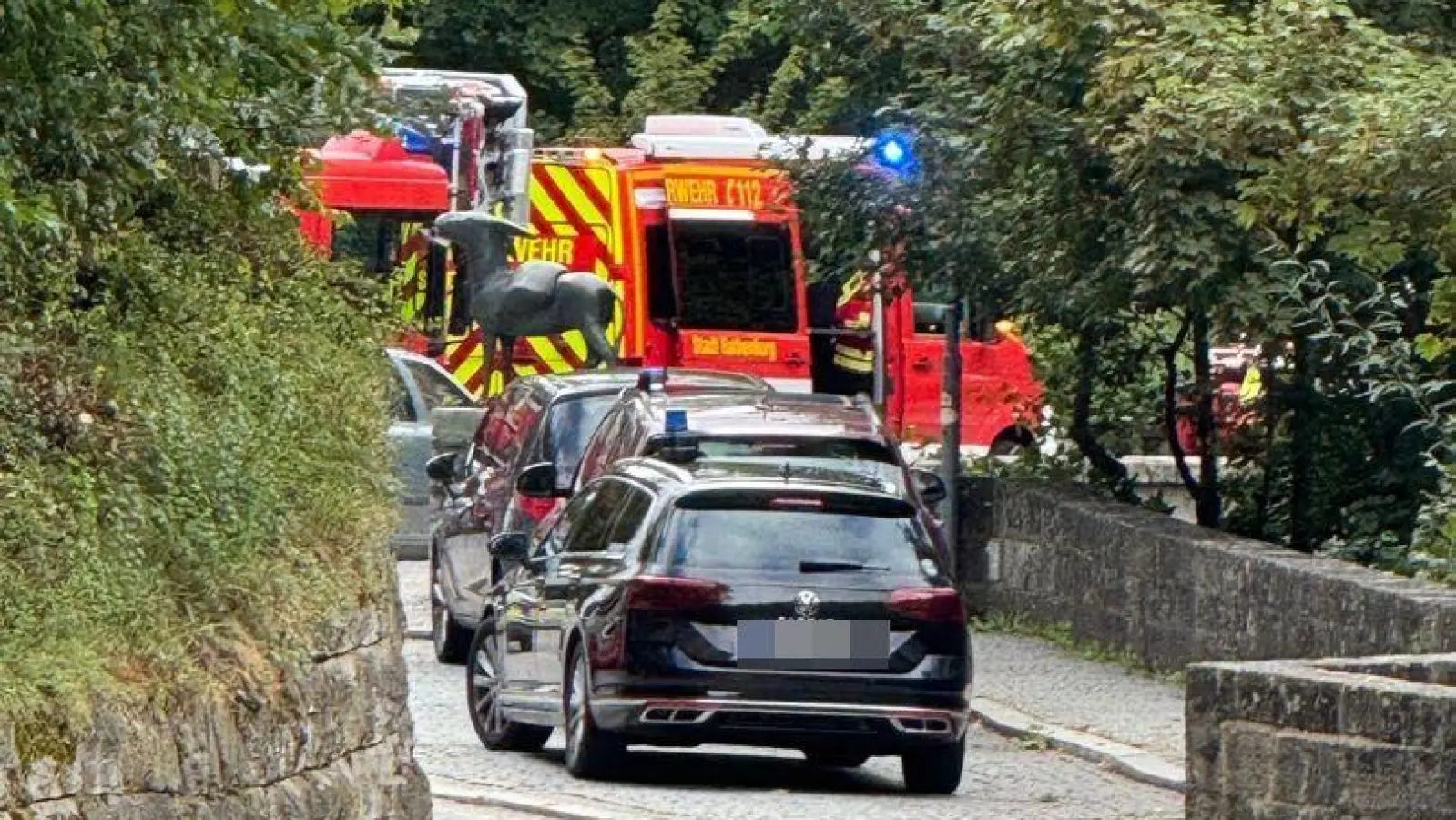 An der Eselsbrücke in Rothenburg läuft ein größerer Feuerwehreinsatz. (Foto: privat)