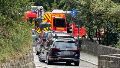 An der Eselsbrücke in Rothenburg läuft derzeit ein größerer Feuerwehreinsatz. (Foto: privat)