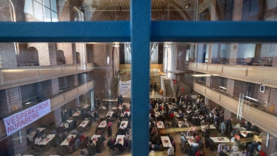 In Nürnberg gibt es wieder die Vesperkirche, die in den kältesten Monaten des Jahres einen wärmenden Ort bieten will. (Foto: Pia Bayer/dpa)