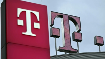 Der Magenta-Konzern will die Handynetze an den Autobahnen deutlich ausbauen. (Foto: Federico Gambarini/dpa)