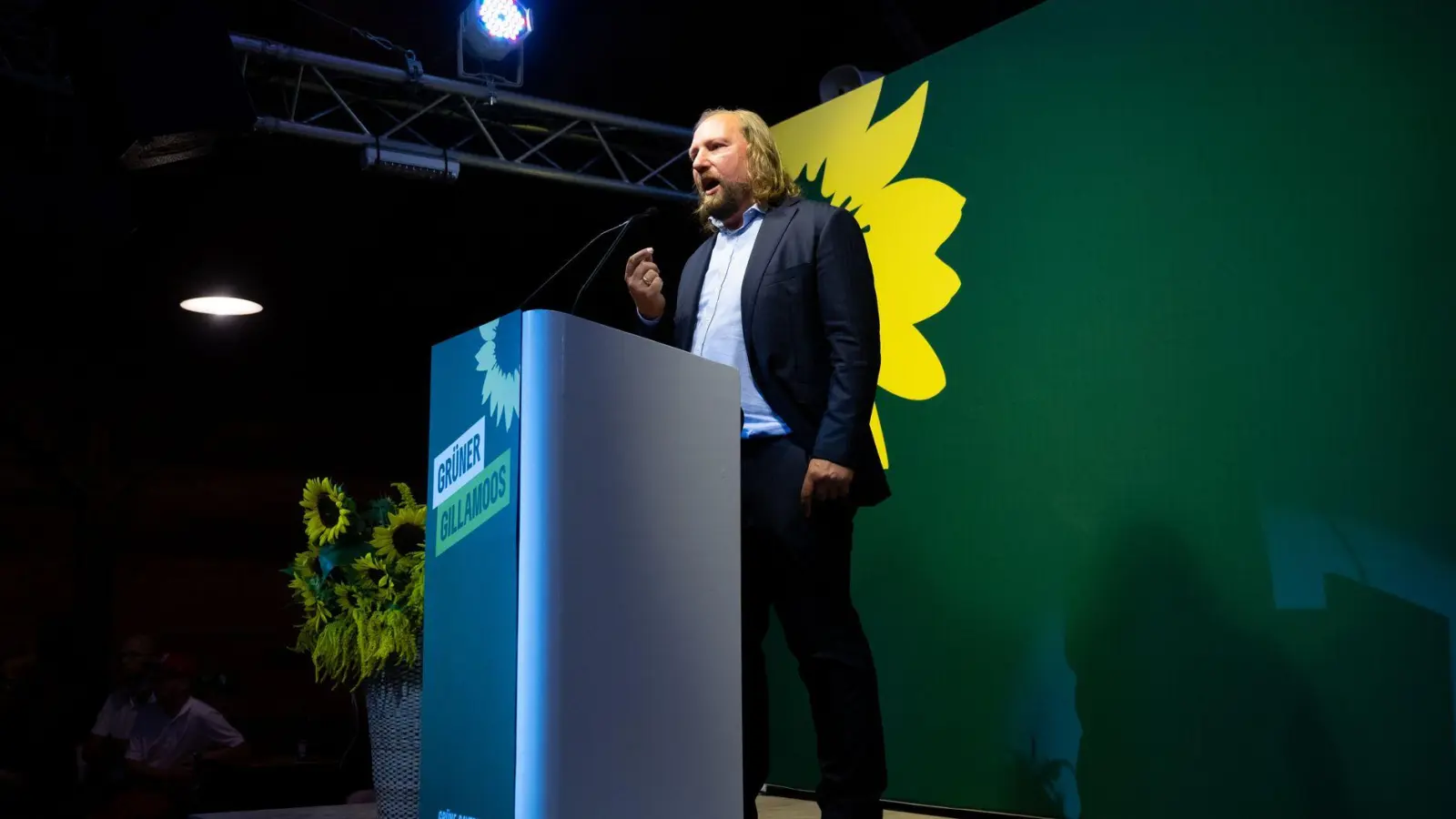 Anton Hofreiter auf dem Gillamoos in Abensberg.  (Foto: Sven Hoppe/dpa)