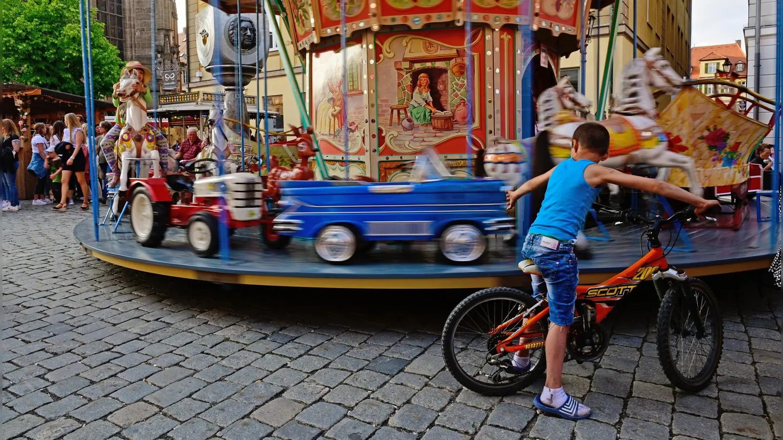Bieranstich, Livemusik und ordentlich Trubel: Das sind die Impressionen unserer Reporter vom Ansbacher Altstadtfest 2023. (Foto: Jim Albright)