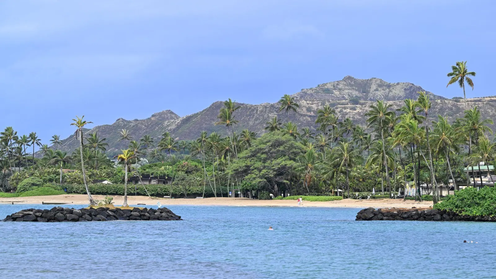 Laut Tourismusbehörde kamen 2023 rund zehn Millionen Besucher nach Hawaii. (Archiv) (Foto: Soeren Stache/dpa)
