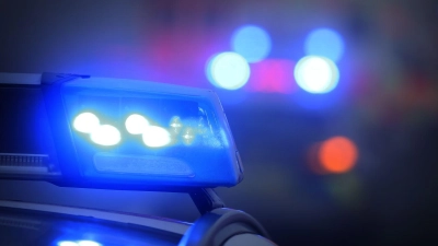 Nach Angaben der Polizei hat der 54 Jahre alte Autofahrer einen Krampfanfall erlitten. (Symbolbild) (Foto: Karl-Josef Hildenbrand/dpa)